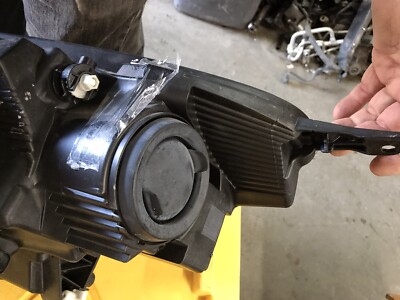 Đèn Pha Phải Chóa Trắng Ford Fiesta Mã phụ tùng D6bb13w029gb