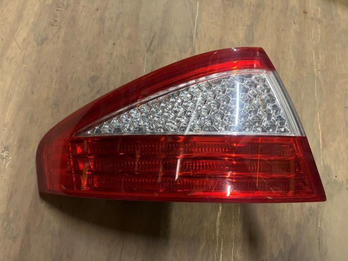 Đèn Hậu Ngoài Trái Ford Mondeo Mã phụ tùng 7S7113405