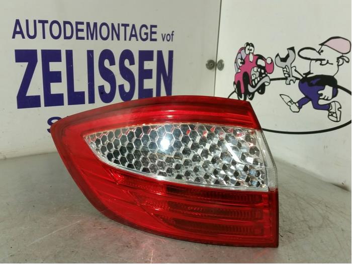 Đèn Hậu Ngoài Trái Ford Mondeo Mã phụ tùng 7S7113405