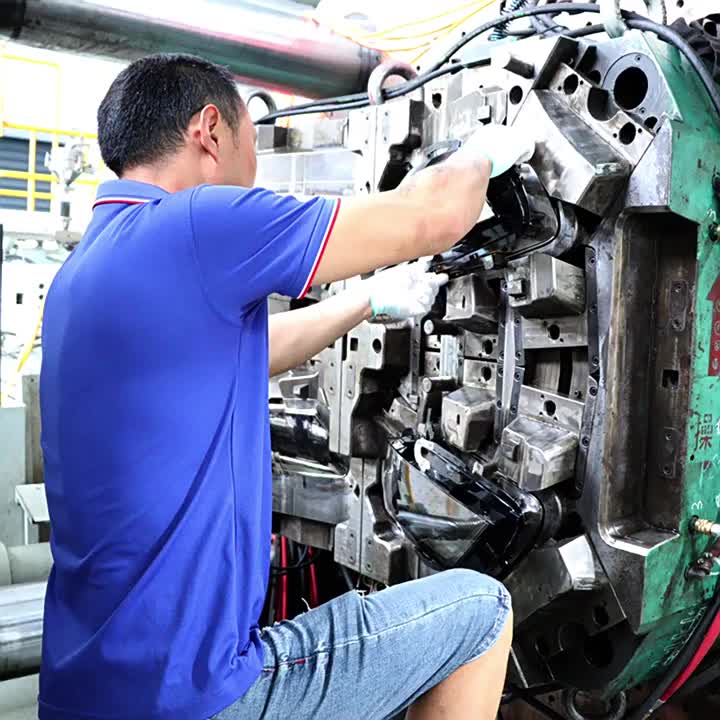 Chắn Bùn Gầm Máy Giữa Ford Focus Mã phụ tùng 3M51R6P013AS