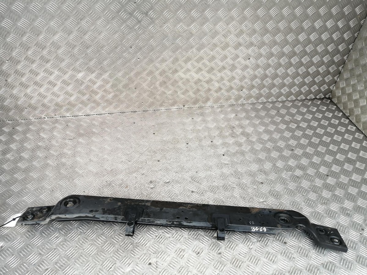 Xương Đỡ Két Nước Trên Ford Transit Mã phụ tùng GK218A058BD