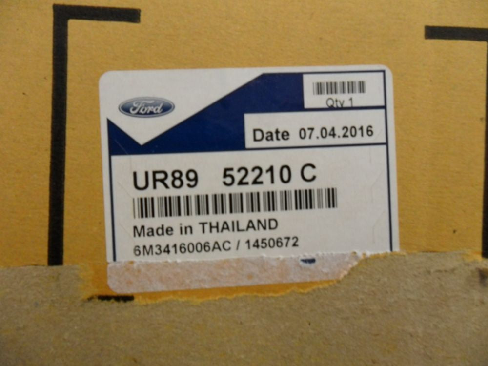 Tai Xe Trái Ford Everest Mã phụ tùng UR8952210C