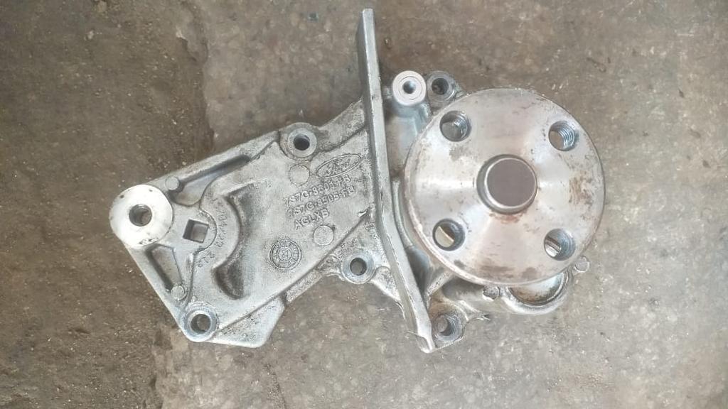 Bơm Nước Động Cơ 1.6 Ford Fiesta Mã phụ tùng 7s7z8501n