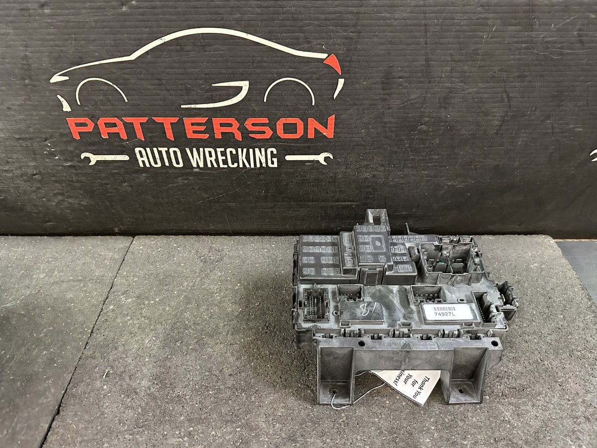 Ốp Che Khóa Capo Ford Everest Mã phụ tùng JB3B8C291AD