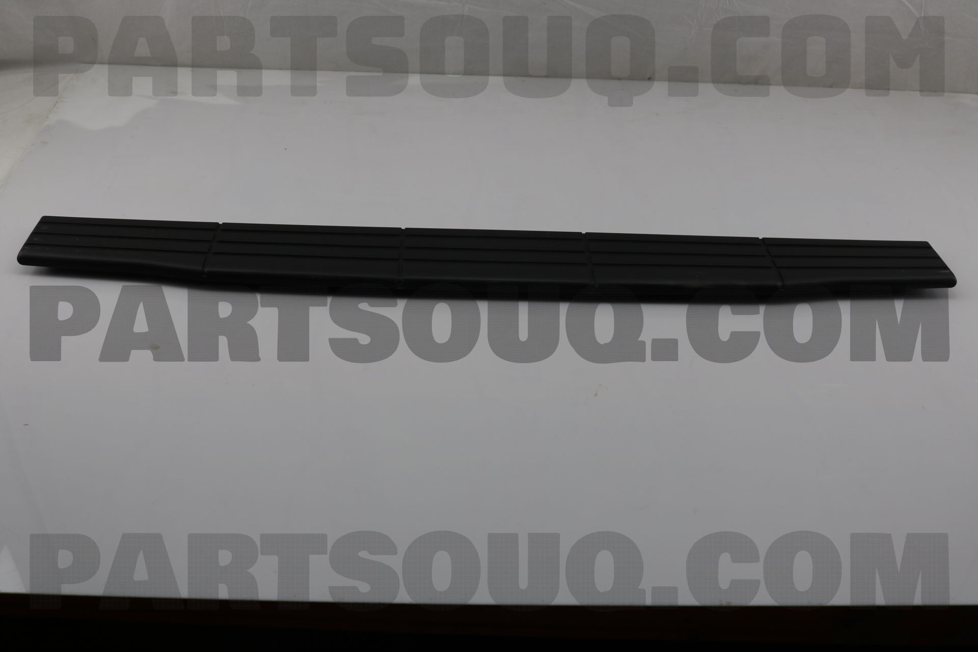 Ốp Cản Sau Ford Ranger Mã phụ tùng UR565022XB