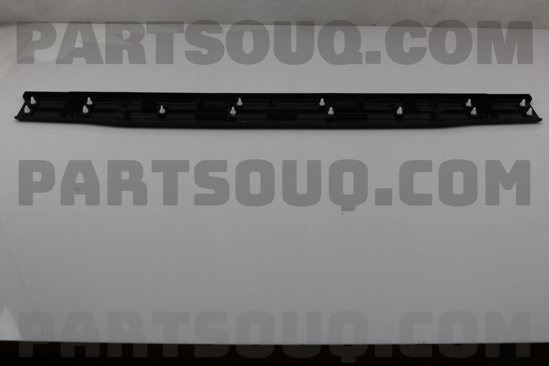 Ốp Cản Sau Ford Ranger Mã phụ tùng UR565022XB