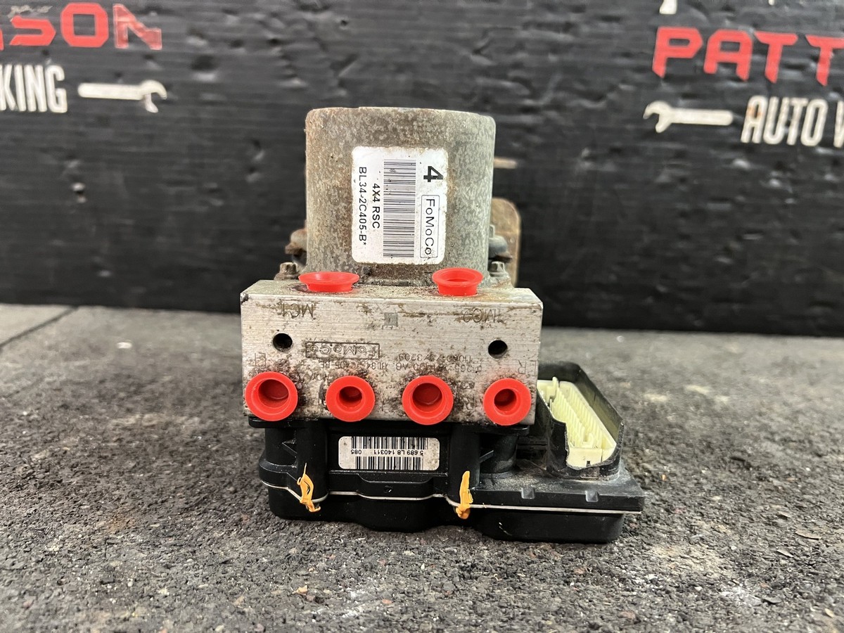 Rotuyn Trụ Đứng Dưới Ford Everest OEM SB1542
