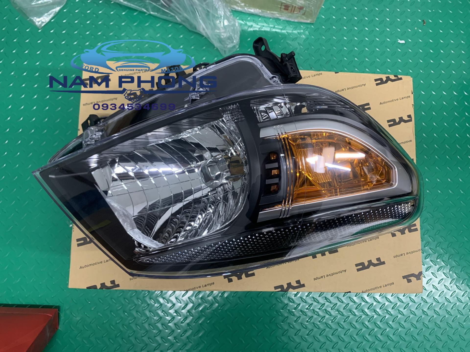 Đèn Pha Phải Viền Đen Ford Ranger Mã phụ tùng UF3N510K0