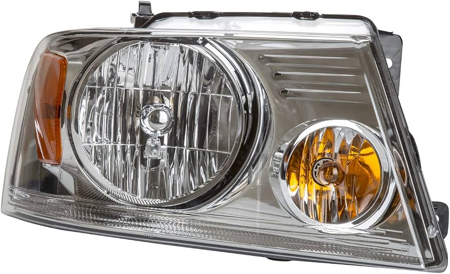 Đèn Hậu Phải Ford Laser OEM YB25DX51150MB-TYC