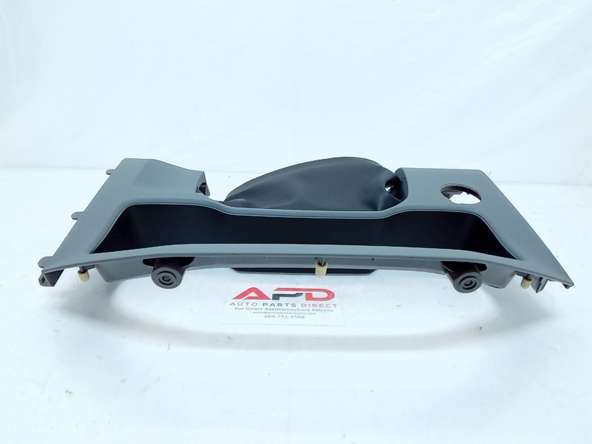 Táp Pi Cửa Trước Phải Ford Ranger Mã phụ tùng UR8868420F72