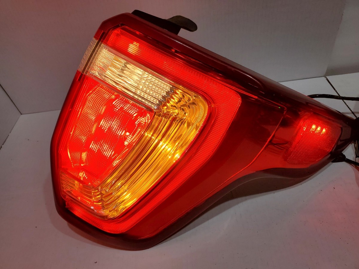 Đèn Hậu Phải Ford Explorer Mã phụ tùng FB5313A414A