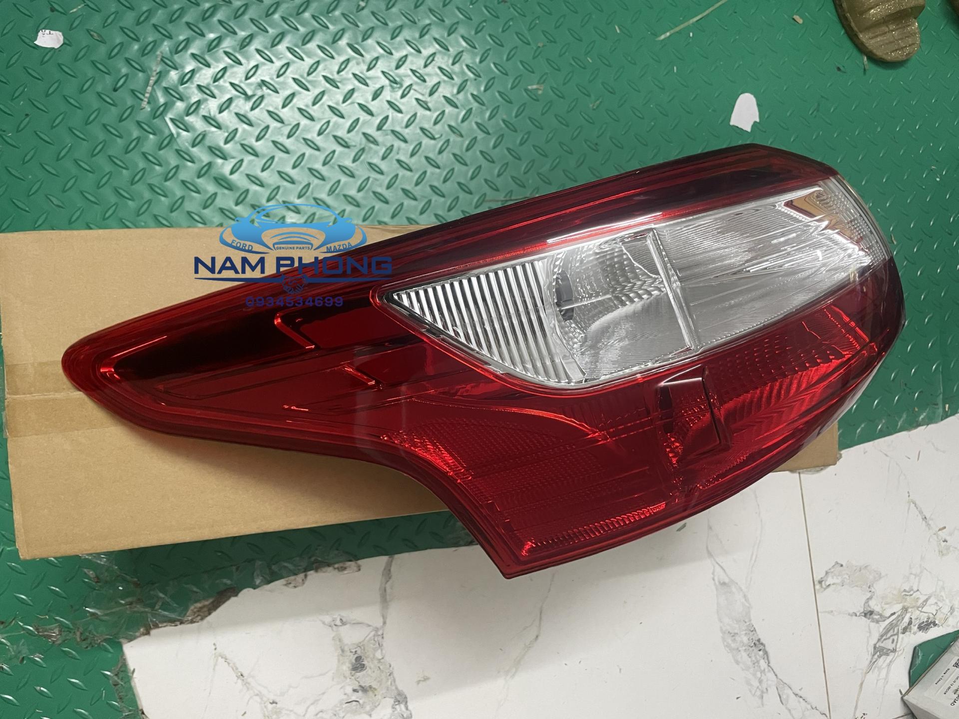 Đèn Hậu Miếng Ngoài Trái (Sedan) Ford Focus Mã phụ tùng bm5113405ch