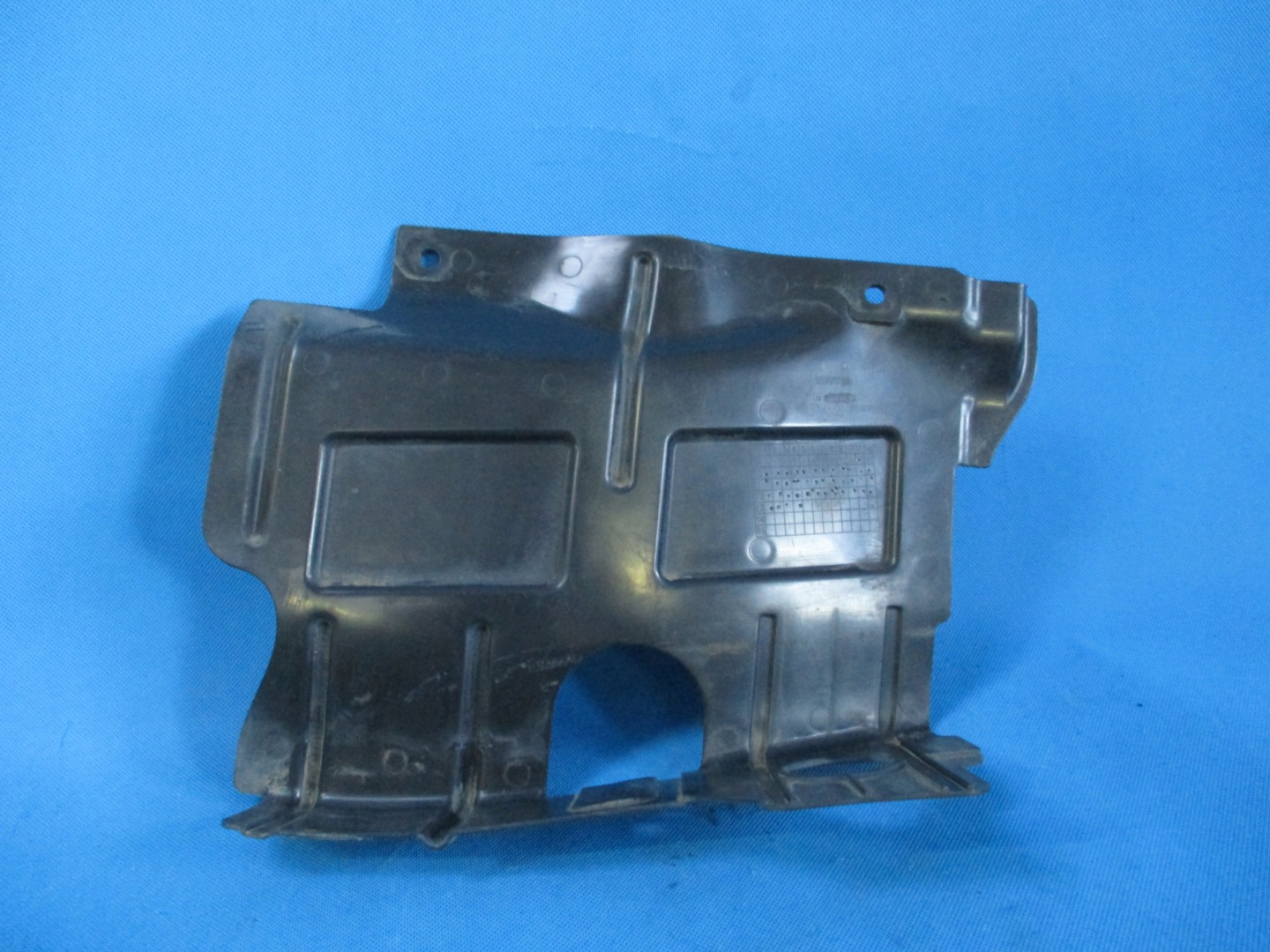Chắn Bùn Gầm Máy Trái Chevrolet Spark Mã phụ tùng 95990788