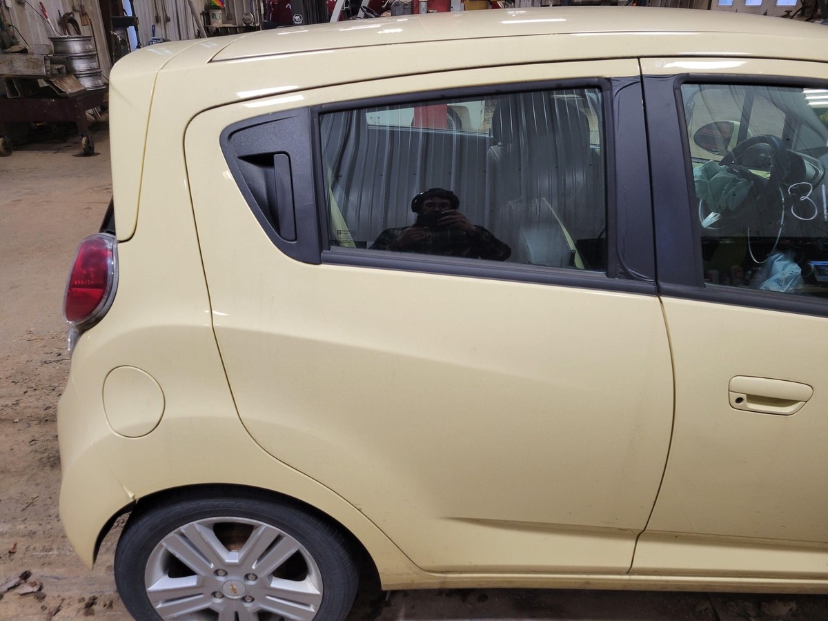 Cánh Cửa Sau Phải Chevrolet Spark Mã phụ tùng 95912985