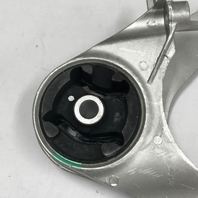 Chân Máy Trước Trái Bắt Hộp Số Chevrolet Captiva Mã phụ tùng 96626810