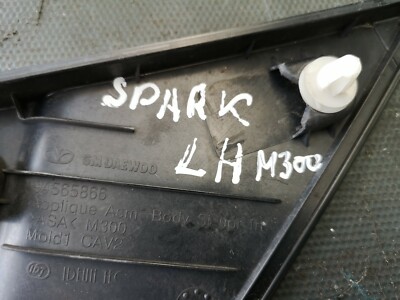 Ốp Tam Giác Chân Gương Trái Chevrolet Spark Mã phụ tùng 94565866