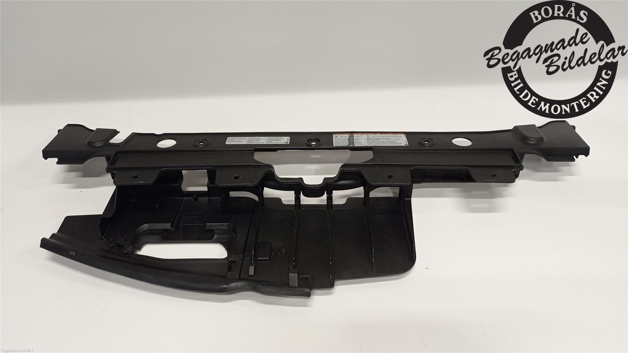 Ốp Trên Mặt Ca Lăng Chevrolet Cruze Mã phụ tùng 95925418