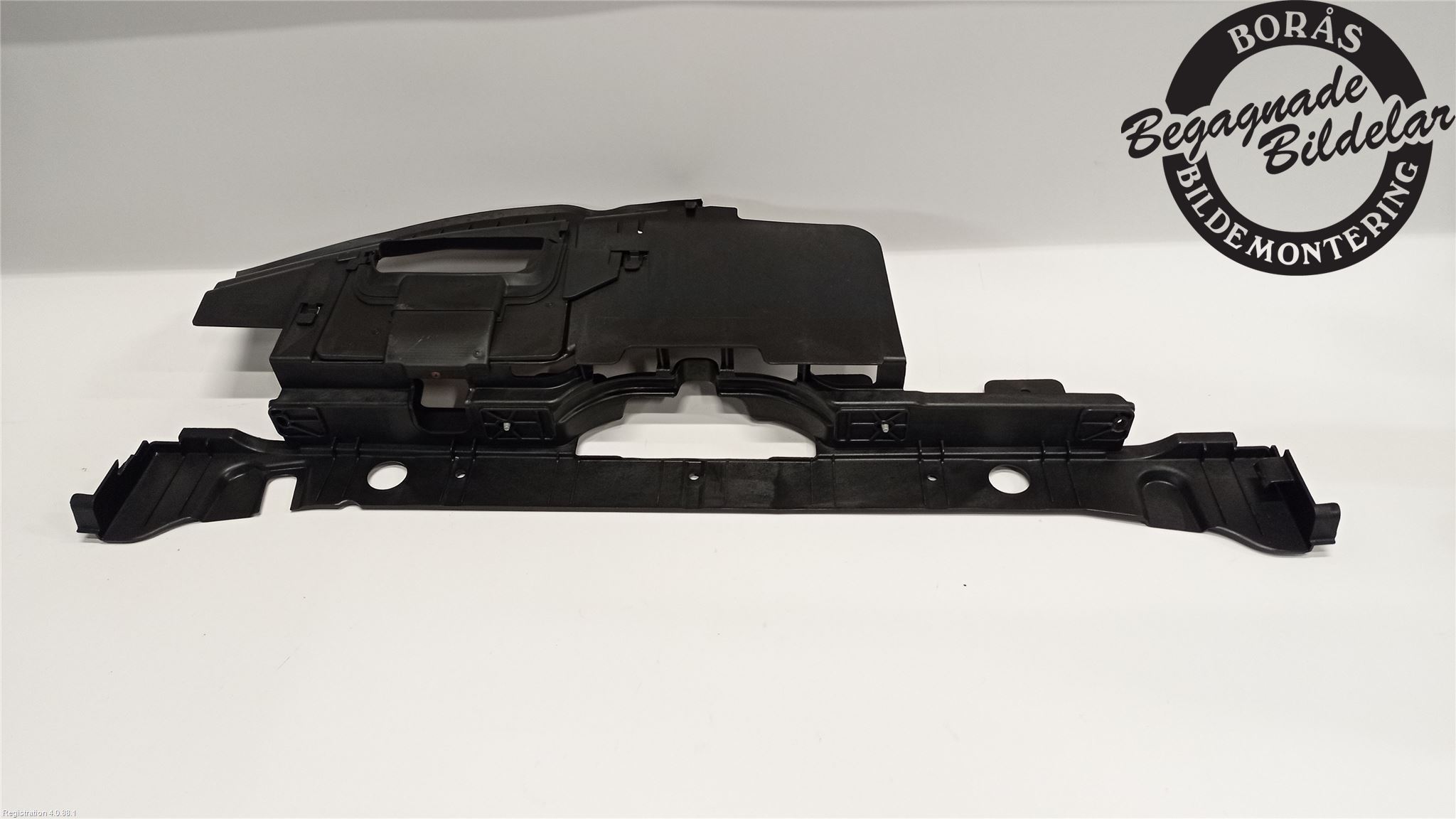 Ốp Trên Mặt Ca Lăng Chevrolet Cruze Mã phụ tùng 95925418