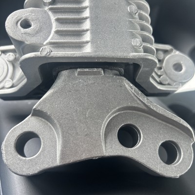 Chân Máy Treo Hộp Số Chevrolet Cruze Mã phụ tùng 13248551