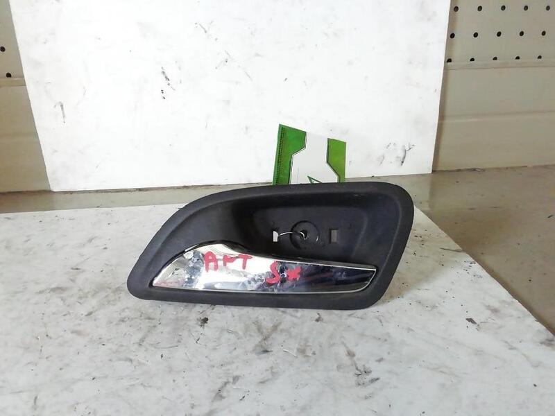 Tay Mở Cửa Trong Trái Chevrolet Cruze Mã phụ tùng 95022964h