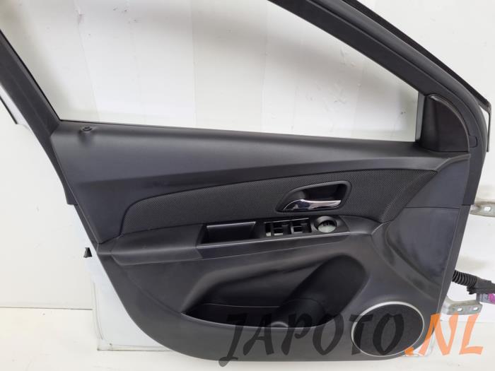 Cánh Cửa Trước Trái Chevrolet Cruze Mã phụ tùng 95963325