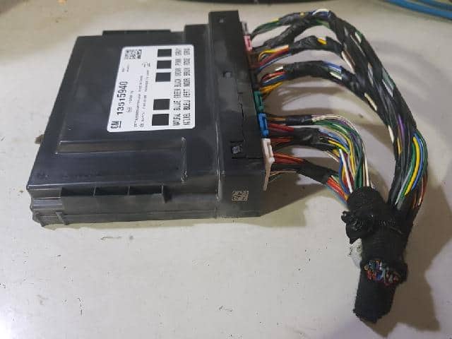 Hộp Điều Khiển Thiết Bị Điện Tử Chevrolet Cruze Mã phụ tùng 13515940