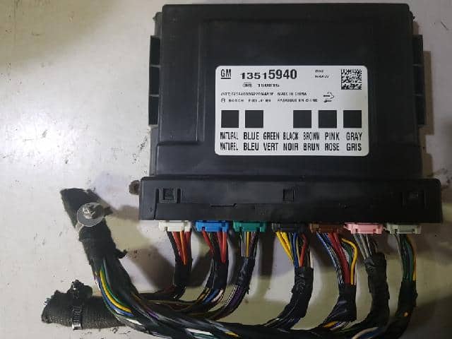 Hộp Điều Khiển Thiết Bị Điện Tử Chevrolet Cruze Mã phụ tùng 13515940