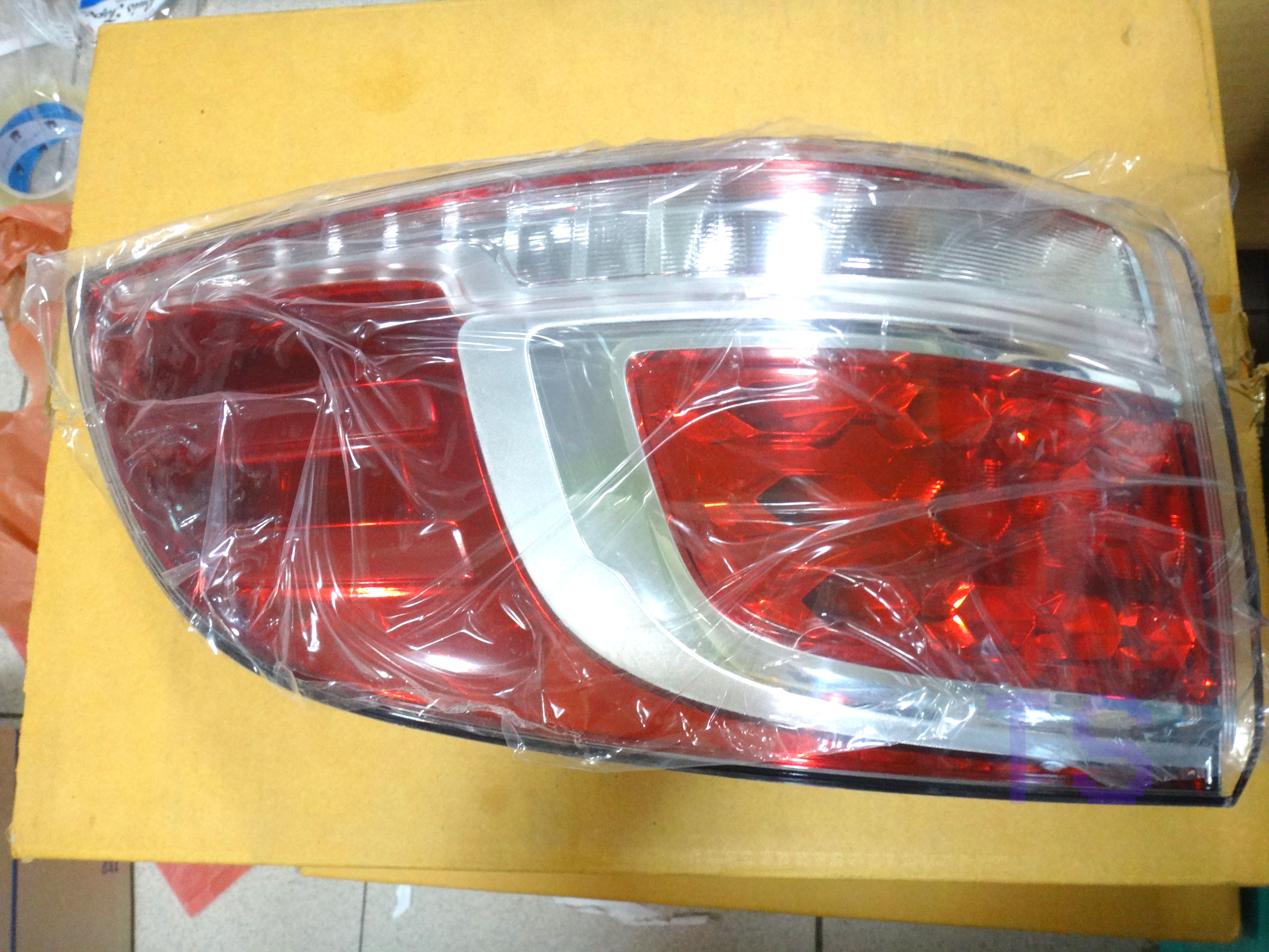 Đèn Hậu Ngoài Trái Chevrolet Trailblazer Mã phụ tùng 52039602