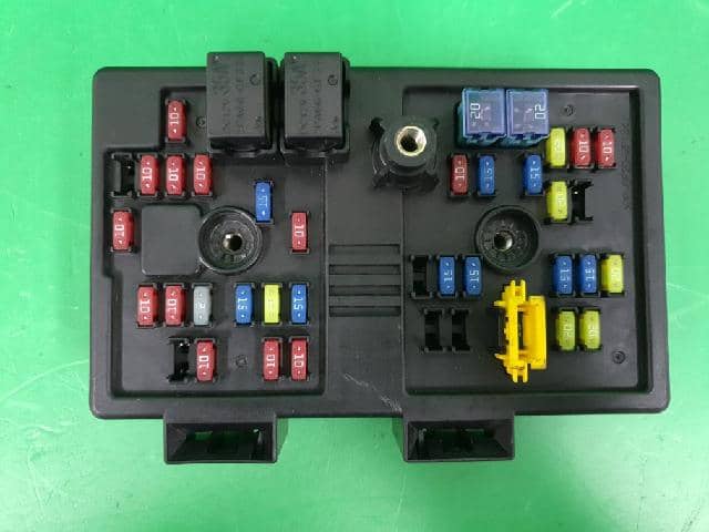 Hộp Cầu Chì Đầu Xe Chevrolet Captiva Mã phụ tùng 96627220