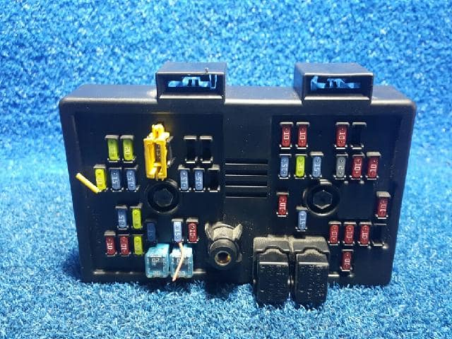 Hộp Cầu Chì Đầu Xe Chevrolet Captiva Mã phụ tùng 96627220