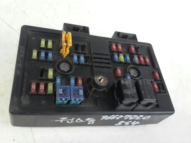 Hộp Cầu Chì Đầu Xe Chevrolet Captiva Mã phụ tùng 96627220