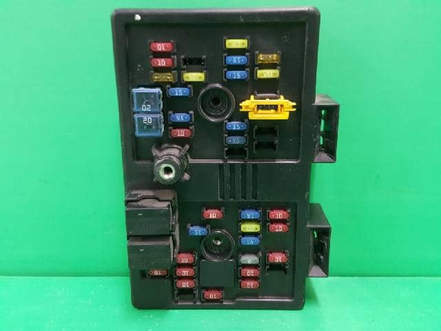 Hộp Cầu Chì Đầu Xe Chevrolet Captiva Mã phụ tùng 96627220