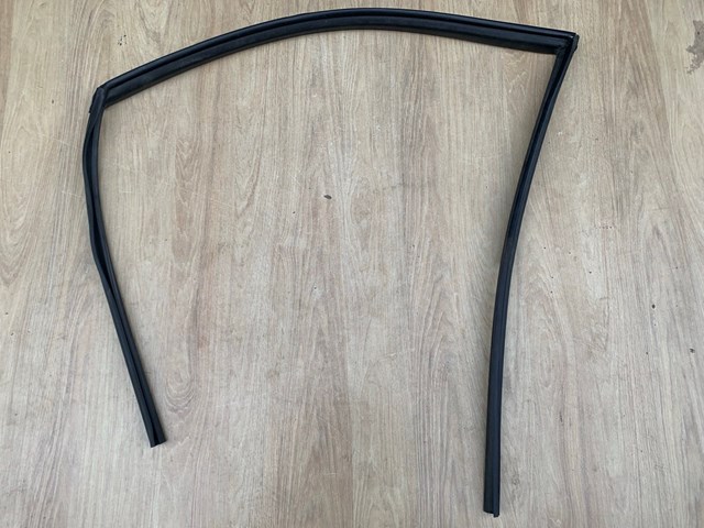 Gioăng Trượt Kính Cánh Cửa Trước Trái Chevrolet Lacetti Mã phụ tùng 96548118