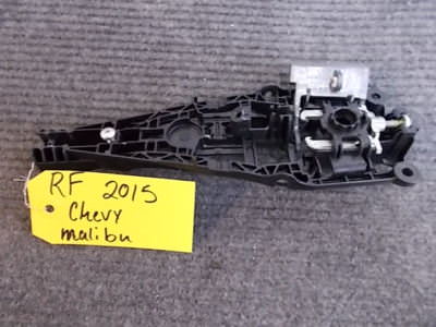 Giá Đỡ Tay Mở Cửa Sau Phải Chevrolet Cruze Mã phụ tùng 13574803