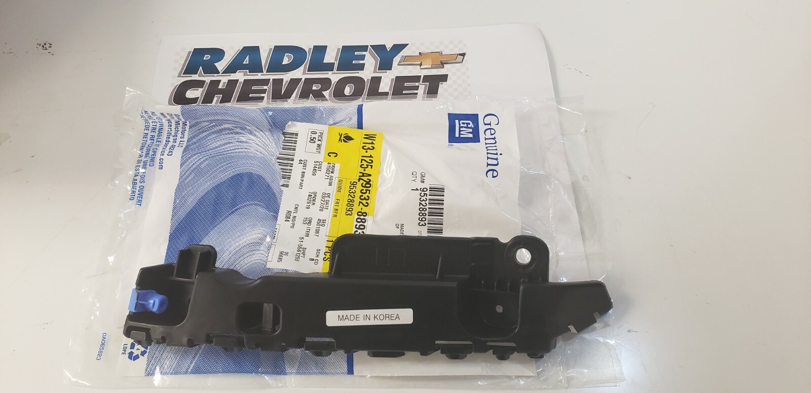 Giá Bắt Cản Trước / Nẹp Cài Cản Trước Trái Chevrolet Cruze Mã phụ tùng 95328893