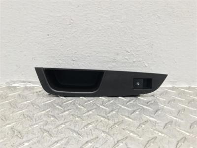 Công Tắc Lên Xuống Kính Cánh Cửa Sau Phải Giắc To Chevrolet Cruze Mã phụ tùng 20933566