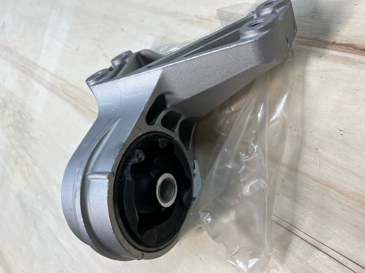 Chân Máy Sau (Hộp Số Sau) Chevrolet Captiva Mã phụ tùng 96626828