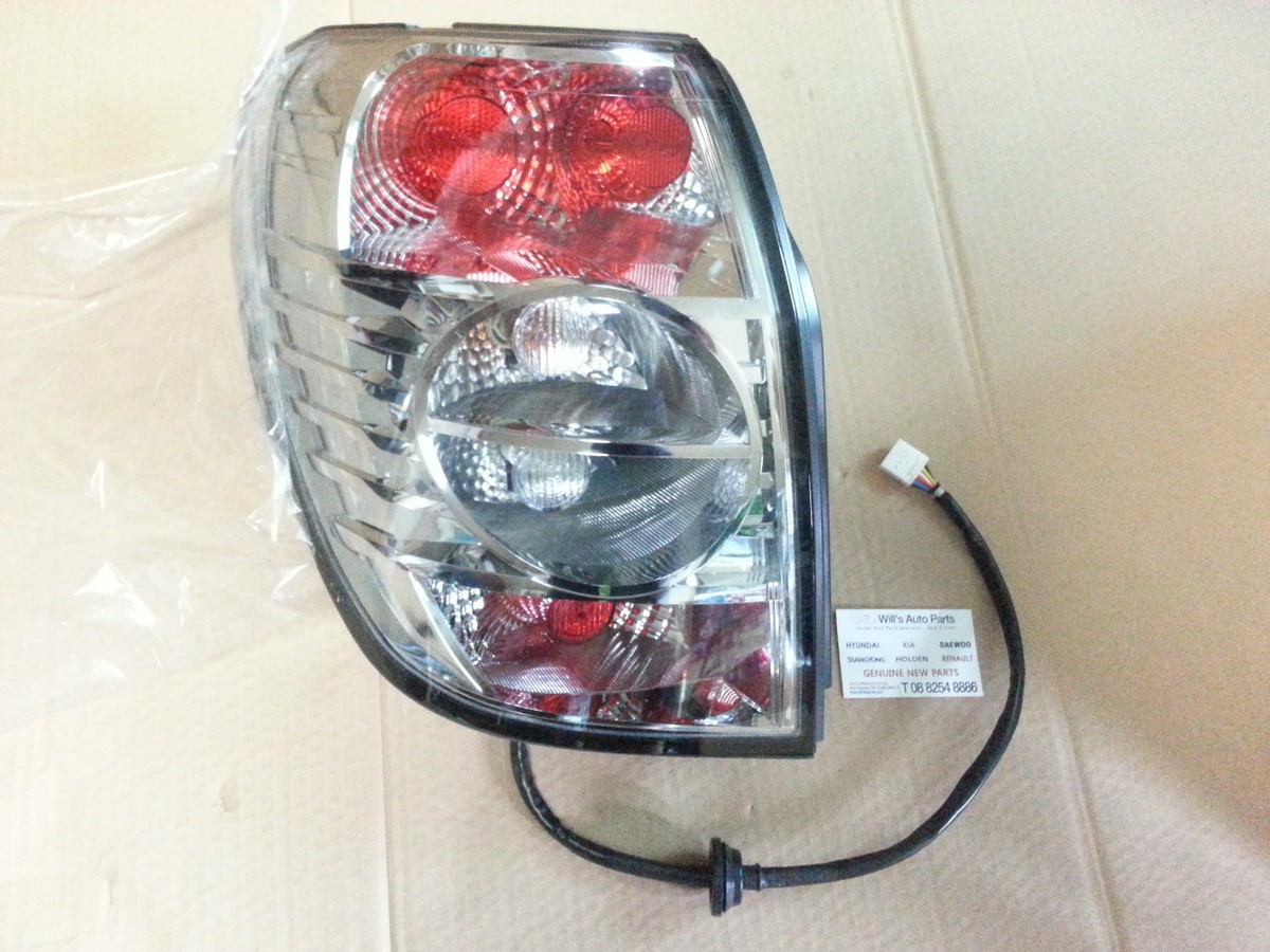 Đèn Hậu Trái (Kính Đèn) Chevrolet Captiva Mã phụ tùng 96830935