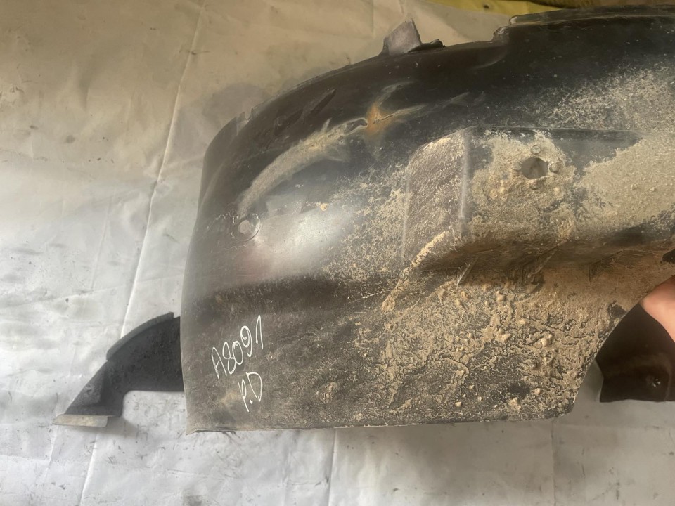 Chắn Bùn Lòng Dè Trước Phải Chevrolet Captiva Mã phụ tùng 96623572