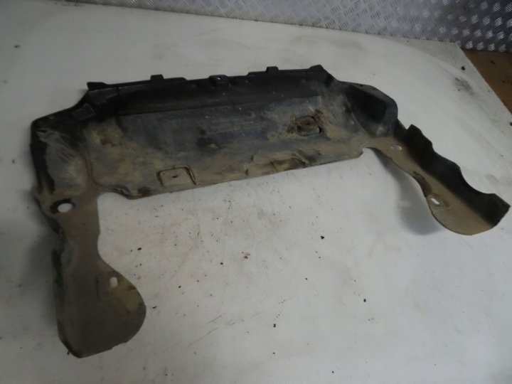Chắn Bùn Gầm Máy Giữa Chevrolet Captiva Mã phụ tùng 96623703
