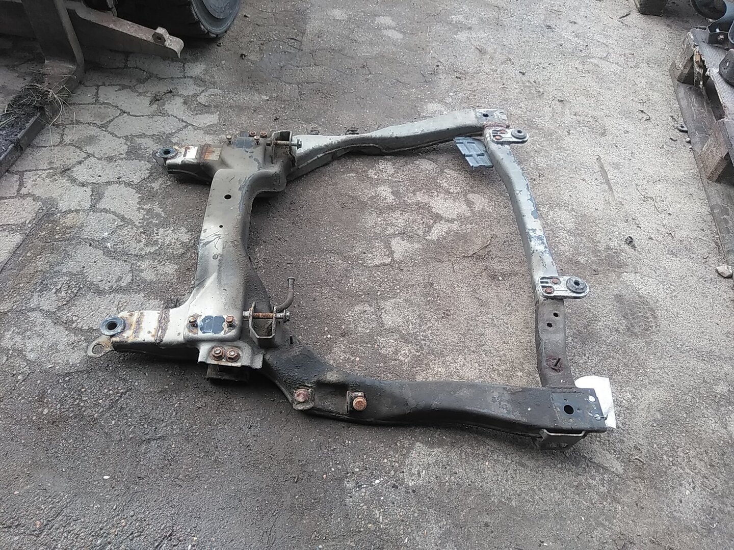 Giá Đỡ Động Cơ Chevrolet Spark Mã phụ tùng 95989824