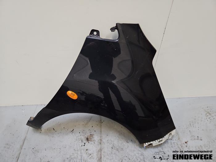 Tai Xe Phải Chevrolet Spark OEM 95950452