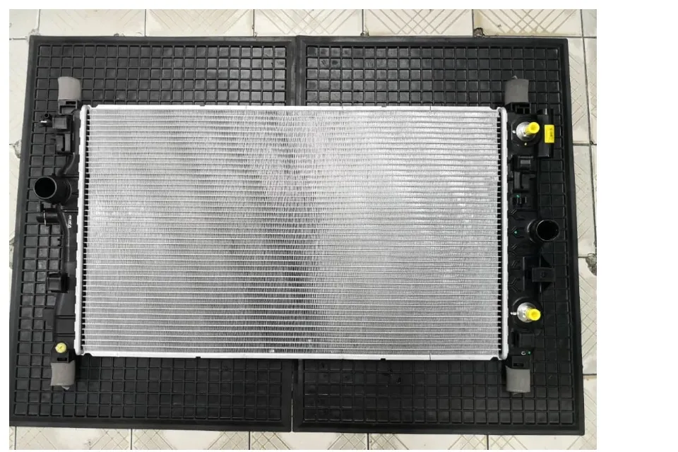 Két Nước At 1.8L- Dài Nhôm 68Cm Chevrolet Orlando OEM 13336889