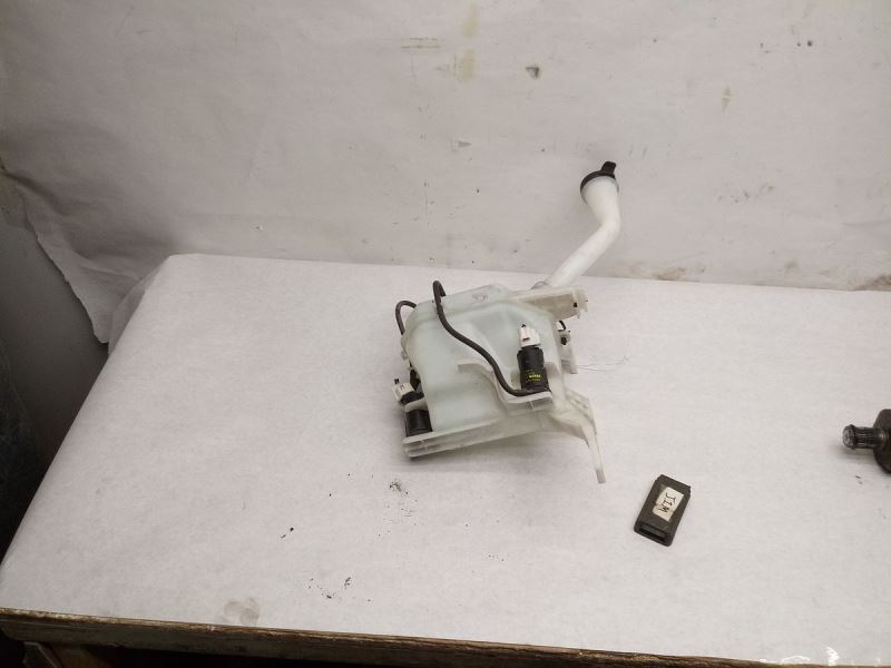 Bình Nước Rửa Kính Liền 2 Bơm Nước Chevrolet Spark Mã phụ tùng 95961341