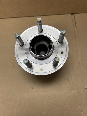 Bi May Ơ Sau Chevrolet Cruze OEM 13502872-OE