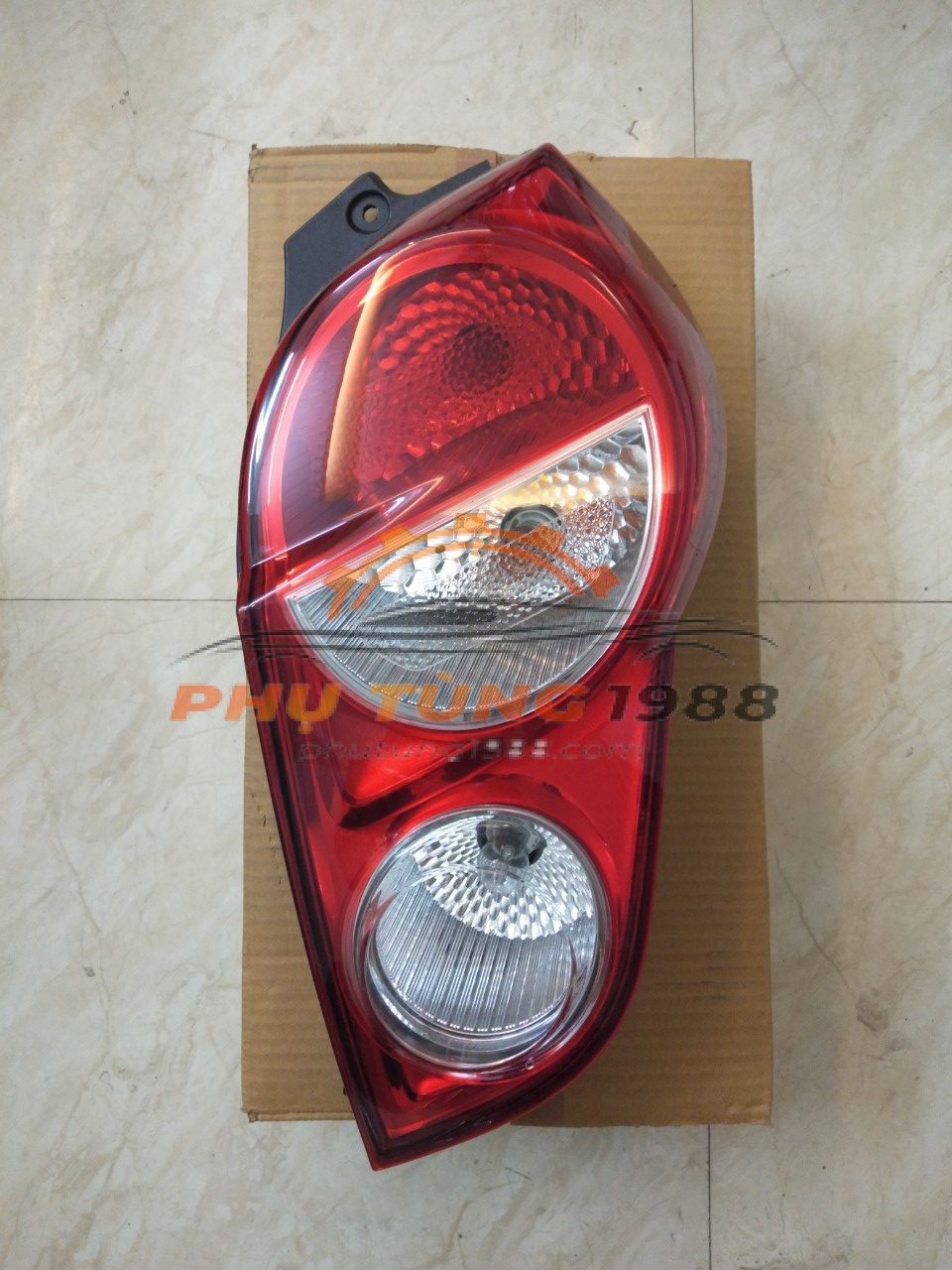 Đèn Hậu Xin Nhan Trắng - L Chevrolet Spark OEM 95392476