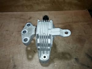 Xương Đỡ Giàn Nóng Két Nước (Dưới) Daewoo Lacetti Mã phụ tùng 95981431