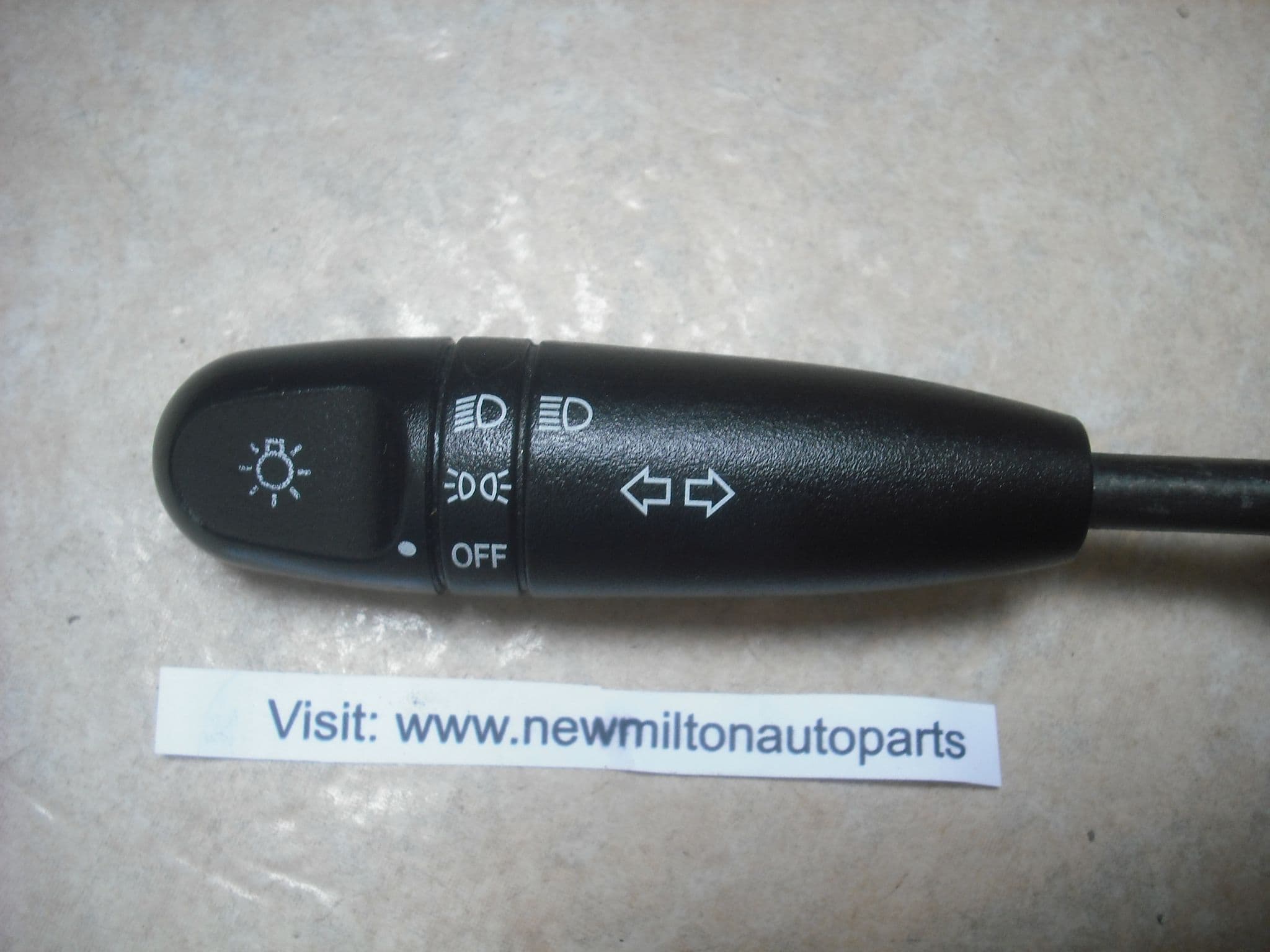 Công Tắc Xi Nhan Không Đèn Daewoo Matiz Mã phụ tùng 96540683