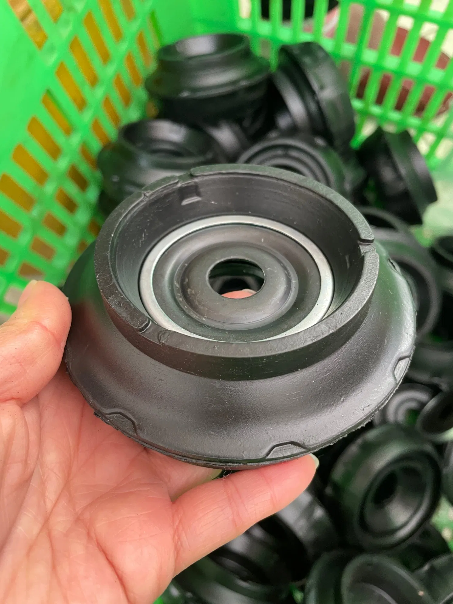 Bát Bèo Giảm Xóc Sau Daewoo Gentra Mã phụ tùng 96456713