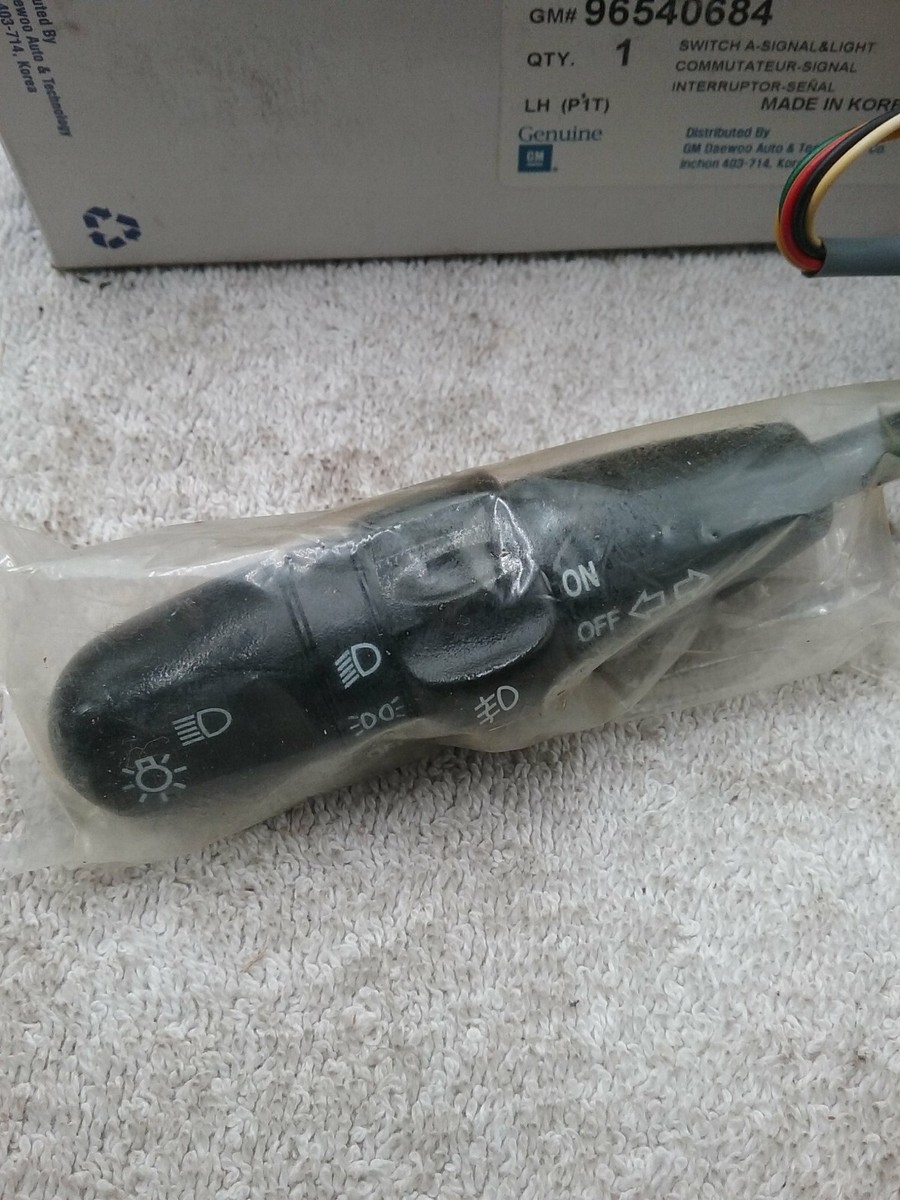 Công Tắc Xi Nhan Có Đèn Gầm Daewoo Matiz Mã phụ tùng 96540684
